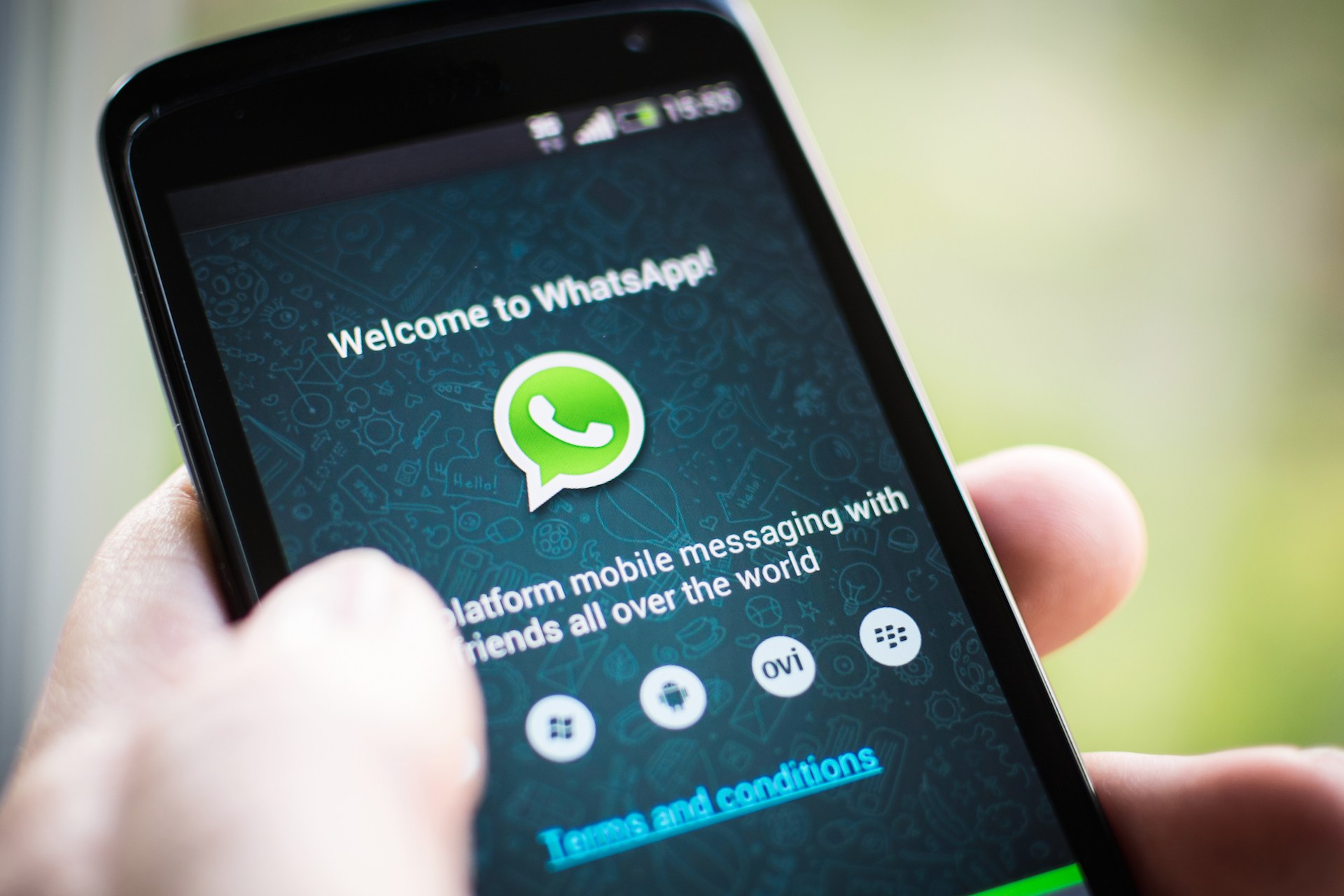 WhatsApp, Snapchat’e Dönüşme Yolunda Adımlar Atıyor yazısı kapak görseli
